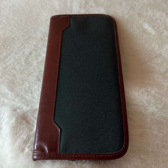 Travel Documents Organized - Picture 3 of 7